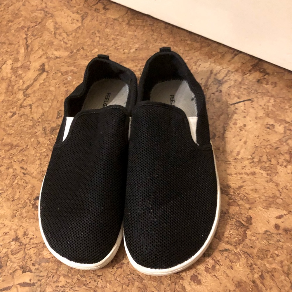 Size 9 Feelgrounds drop top knit slip-on
